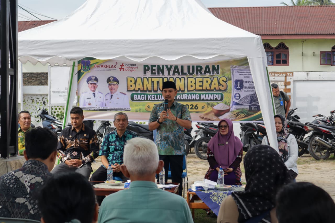 Pastikan Tepat Sasaran, Wali Kota Tebing Tinggi Tinjau Penyaluran Bantuan Beras Tahap Pertama
